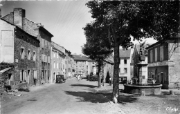 48 - Grandrieux - Place De La Mairie - (voir 2 Scans). - Gandrieux Saint Amans