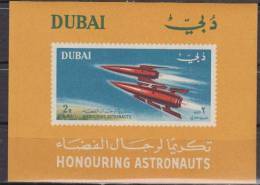 DUBAI   1964   BF  N°  17   COTE  8.00  EUROS      ( 609 ) - Dubai