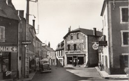 SAINT-GERVAIS-D'AUVERGNE LA RUE DU COMMERCE PHARMARCIE A LA MENAGERE  POMPE A ESSENCE AZUR - Saint Gervais D'Auvergne