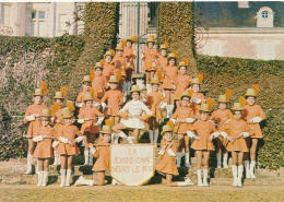 NEUVY LE ROI - La Jeanne D'Arc - Majorettes - Neuvy-le-Roi