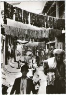 CPA PHOTO  AFGHANISTAN   KABOUL    LA RUE DES TEINTURIERS   LAINE  TRES ANIMEE - Afghanistan