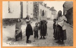 Dans La Rue Notre Dame Etaples 1905 Postcard - Etaples