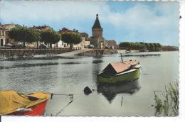 LIBOURNE - Les Quais Et La Tour De L'Horloge - Libourne