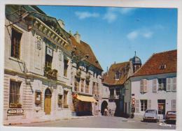 Delcampe - CPM DPT 21 ARNAY LE DUC, PLACE DE LA MAIRIE - Arnay Le Duc