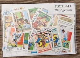 FOOTBALL Lot De 200 Timbres Tous Differents Neufs Et Oblitérés. Satisfaction Assurée - Autres & Non Classés