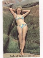 Groeten Uit Zandvoort Aan Zee  -  Salutations De Zandvoort  -  (pin-up Allongée En Bikini) - Zandvoort