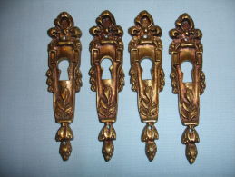 4 Anciennes Entrees De Serrure En Bronze Pour Meuble (13-4035) - Other & Unclassified