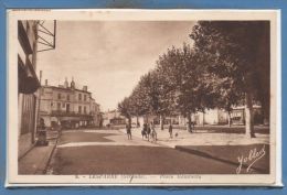 33 - LESPARRE --  Place Gambetta - Lesparre Medoc