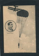 AVIATION - PARACHUTISME - Marcel GAYET Effectuant Une Descente En Parachute - Parachutisme