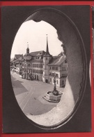 ADS-056 Zofingen, Ausblick Auf Rathaus, Alte Stadtkasse Und Thutbrunnen. Nicht Gelaufen - Zofingue