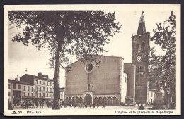 CPA ANCIENNE- FRANCE- PRADES (66)- L'EGLISE COTÉ ENTRÉE ET LA PLACE DE LA RÉPUBLIQUE- BELLE ANIMATION - Prades