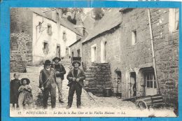 Finistère- Pont-Croix -Le Bas De La Rue Cher Et Les Vieilles Maisons. - Pont-Croix