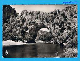 VALLON PONT D´ARC (Ardèche) LE PONT D´ARC, UNE ARCHE DE 60 M DE HAUTEUR, ET 54 M D´OUVERTURE. //  PHOTO VÉRITABLE - Vallon Pont D'Arc