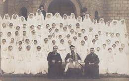 Fêtes - Carte-Photo -  Communion - Groupes De Jeunes Filles -  Religion Prêtres - Comuniones