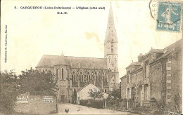 44 - CARQUE FOU -  Vue Animée De L'Eglise ( Côté Sud ) Poule Sur La Place , Pub Combier , Amidon ) - Carquefou