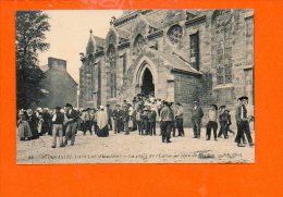 29 PLOUGASTEL - DAOULAS : La Place De L'église Un Jour De Pardon - Plougastel-Daoulas