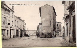 CPA Champdeniers Rue De Genève 79 Deux Sèvres Café Roy - Champdeniers Saint Denis