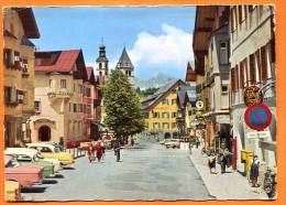 KITZBÜHEL ,perle Der Alpen. Stadplatz Mit Blick Auf Wilden Kaiser .Animed PC ,cars Auto ,voitures. AUSTRIA - Kitzbühel