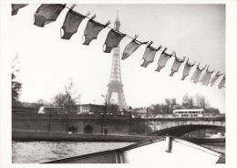 SUPERBE CPM AU PONT DE L´ALMA A PARIS TOUR EFFEIL PENICHE SUR LA SEINE AVEC ETENDAGE LINGES PHOTOGRAPHE ROBERT DOISNEAU - Doisneau