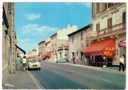 M599 Remoulins - Route Nationale 86 Et Avenue Principale - Hotel Du Nord - Auto Cars Voitures / Non Viaggiata - Remoulins