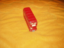 BUS MINIATURE USAGEE / CORGI TOYS / LONDON TRANSPORT ROUTEMASTER / MADE IN GT. BRITAIN / ANNEE ?. - Collectors Et Insolites - Toutes Marques