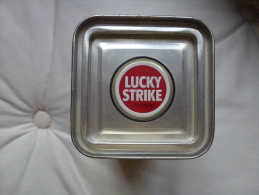 Pot à Tabac En Métal. Lucky Strike - Porta Sigarette (vuoti)