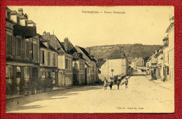 CPA : 89 - Yonne : Vermenton : Route Nationale : Route - Animation - Immeubles - Vue Peu Commune - Vermenton