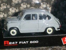 BRUMM -  R 247 FIAT 600 1°SERIE   AVEC SA BOITE Scala 1/43 - Brumm