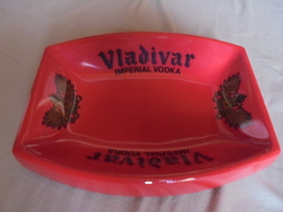 Ancien - Cendrier Publicitaire VLADIVAR IMPERIAL VODKA PRAESIDIUM MELAMINE - Ashtrays