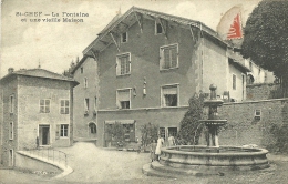 Saint Chef La Fontaine Et Une Vieille Maison - Saint-Chef