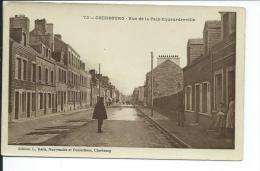 Environs De Cherbourg, Rue De La Paix - Equeurdreville, Voir Deux Photos, Carte Un Peu Incurvée. - Equeurdreville