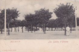 Aj - Pas Courante Cpa Les Sables D'Olonne - Place Henri IV (précurseur) - Sables D'Olonne