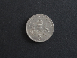 1968 - 5 New Pence Grande-Bretagne - England - 5 Pence & 5 New Pence