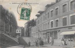 Doudeville    76   Poste  Et Route  D' Yvetot ( Magasin De Cartes Postales A Droite) - Autres & Non Classés