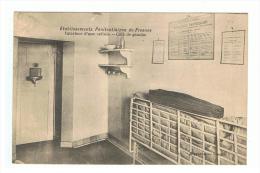 FRESNES - VAL DE MARNE - ETABLISSEMENT PENITENTIAIRE - PRISON - INTERIEUR D'UNE CELLULE - COTE DE GAUCHE - Fresnes