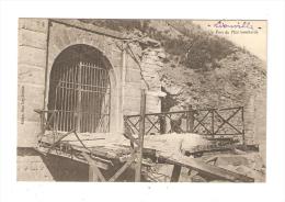 CPA :55 - Meuse - Liouville : Un Fort De L'Est Bombardé : Pont Bombardé - Porte - Soldats .... - War 1914-18