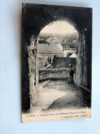 Carte Postale Ancienne : POIX : Ancienne Porte Du Chateau Et Vue Sur Le Pays , Animé - Poix-de-Picardie
