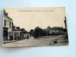 Carte Postale Ancienne : VILLIERS-BRETONNEUX : Rue De La Gare , Place Du 14 Juillet - Villers Bretonneux