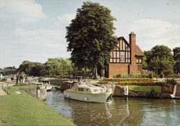 BT17939 Bray Lock River Thames Berkshire   2 Scans - Autres & Non Classés