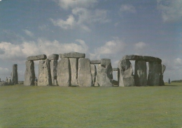 BT18303 Stonehenge Witlshire    2 Scans - Stonehenge