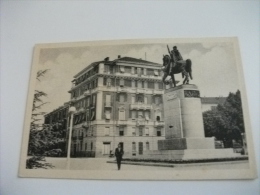 Monumento Ai Caduti Alessandria Ciclisti Sul Fondo - Monumentos A Los Caídos