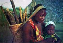 Images Du GABON Femme Rentrant De La Plantation Photo Pougnand, Carte Double - Gabon