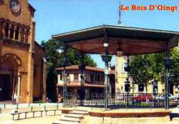 69 LE BOIS D'OINGT En Beaujolais Le Kiosque, Photos Christophe Bouard, Pendule - Le Bois D'Oingt