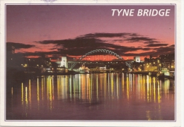 BT18449 Nighttime River Tyne Of The Tyne Brideg And Newcastle Upon Tyne 2 Scans - Newcastle-upon-Tyne