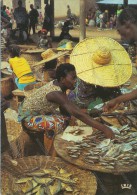 AFRICA, MARCHANDERS DE POISSONS, FISHING SELLERS,old Photo Postcard - Ohne Zuordnung