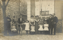 CARTE PHOTO NON IDENTIFIEE GROUPE DE PERSONNES ET BICYCLETTE - A Identifier