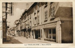 CPSM 38 LA TOUR DU PIN RUE D ITALIE 1945 Commerces - La Tour-du-Pin