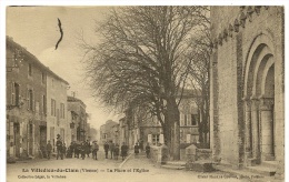 LA VILLEDIEU Du CLAIN Rare La Place Et L´Eglise (Léger Couvrat) Vienne (86) - La Villedieu Du Clain