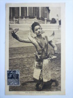 CAMBODGE  :  Une  DANSEUSE  Cambodgienne - Cambodge