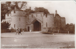 ENTRANCE TO ARUNDEL CASTLE  Angleterre - Arundel